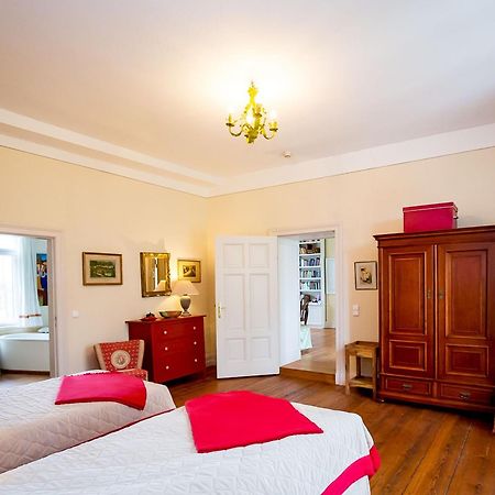 Gutshaus Penzlin Villa Meyenburg  Екстериор снимка