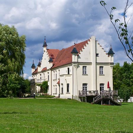Gutshaus Penzlin Villa Meyenburg  Екстериор снимка