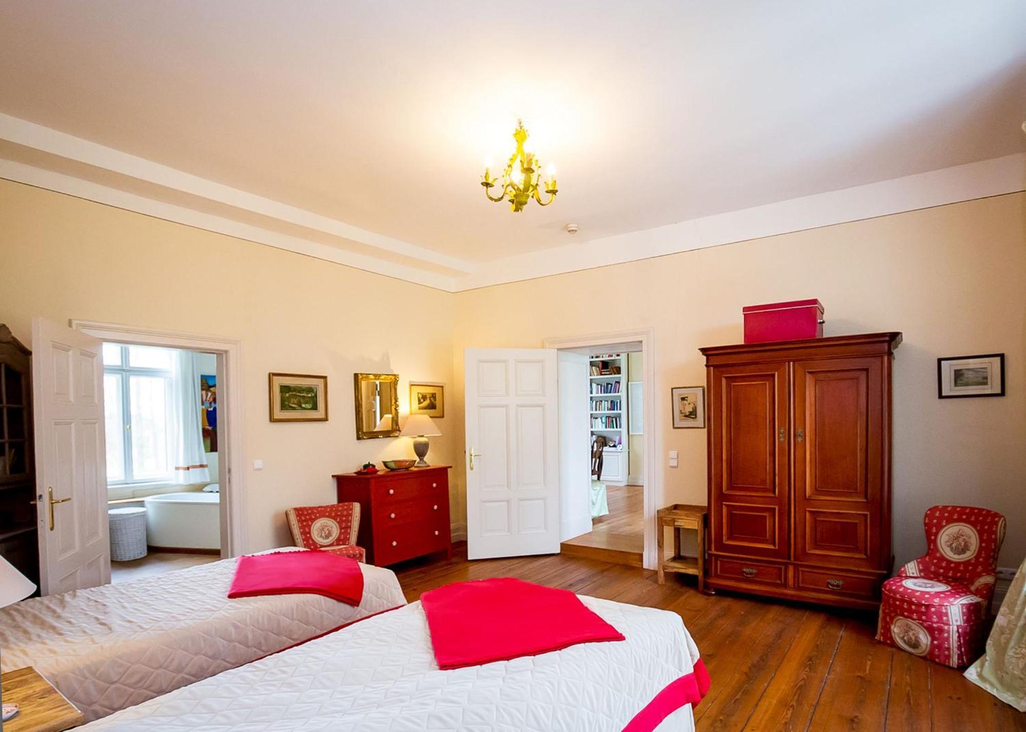 Gutshaus Penzlin Villa Meyenburg  Екстериор снимка