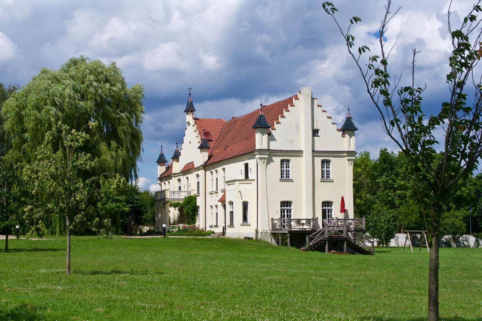 Gutshaus Penzlin Villa Meyenburg  Екстериор снимка