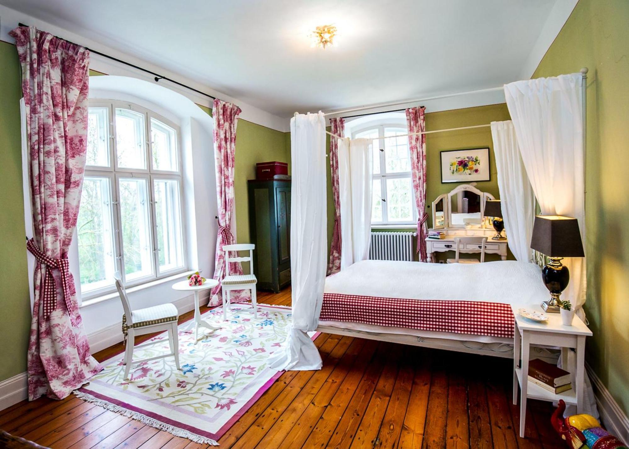 Gutshaus Penzlin Villa Meyenburg  Екстериор снимка