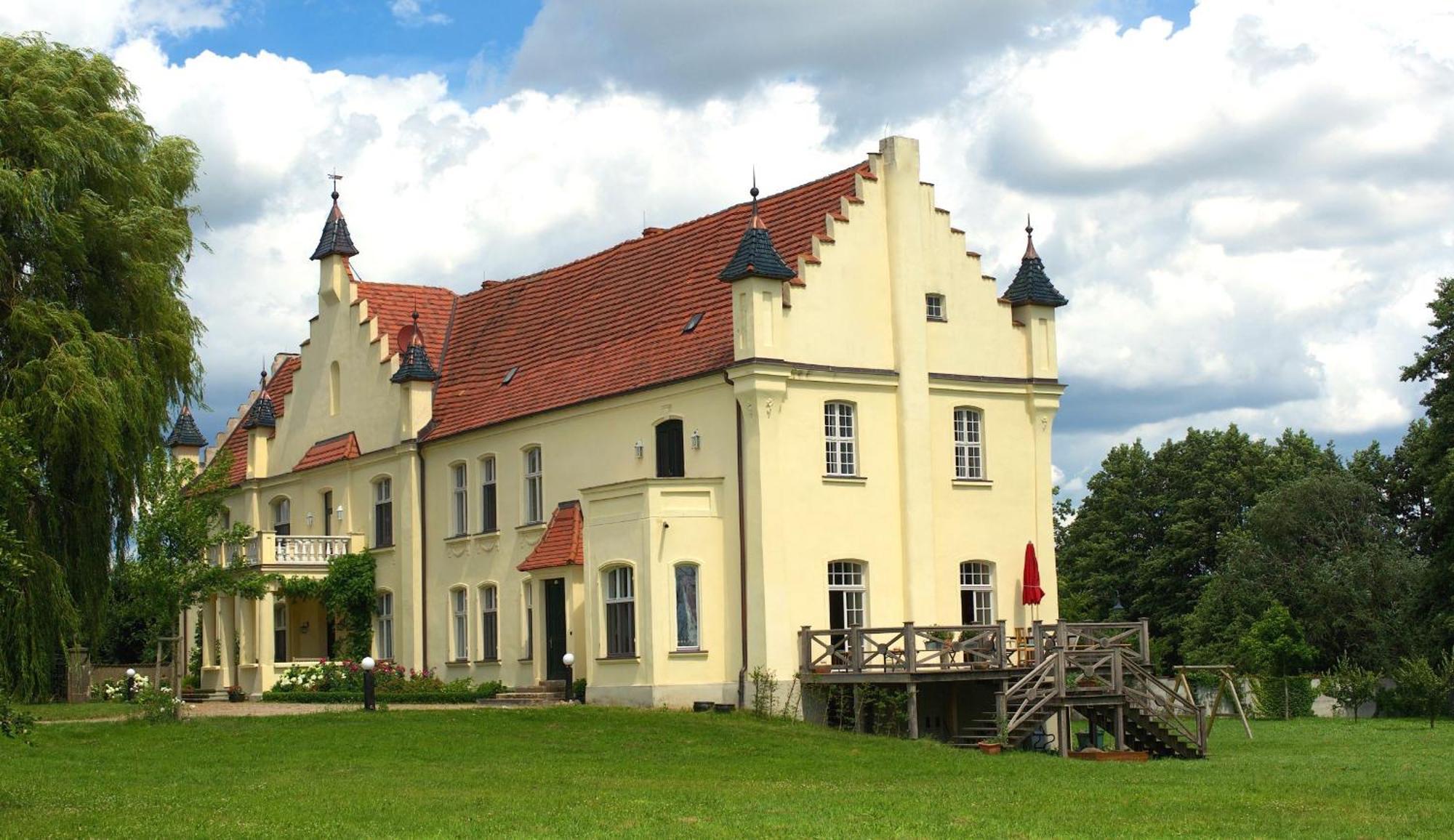 Gutshaus Penzlin Villa Meyenburg  Екстериор снимка